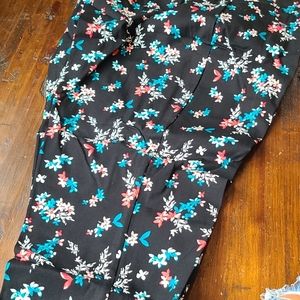 BNWT Ladies Lane Bryant Capri flower print size 26